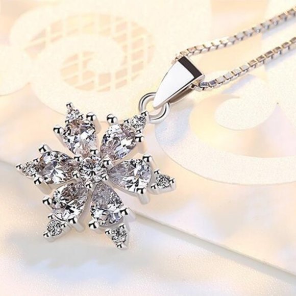 *NEW Sterling Silver Diamond Snowflake Necklace - Picture 4 of 6